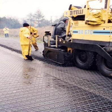 钢丝路面加筋网